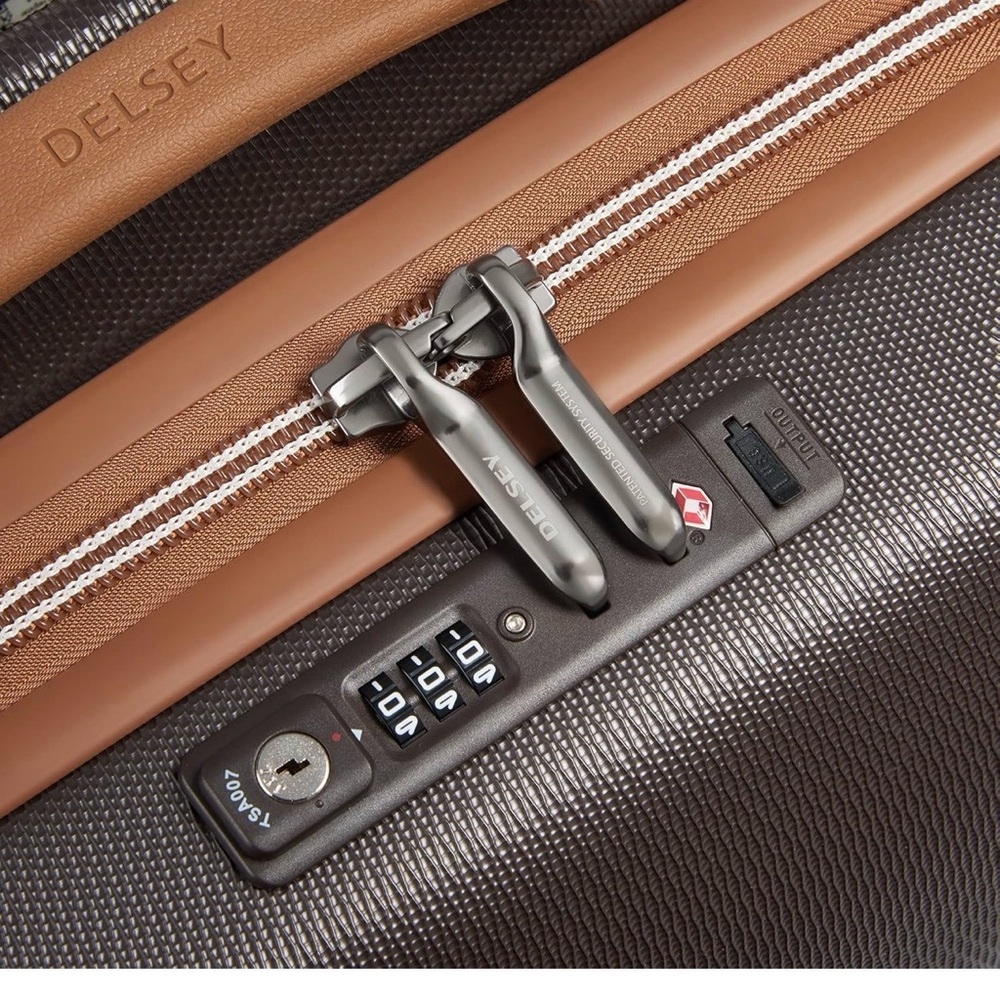 New Delsey Paris Carry On Luggage - Picture 6 of 12